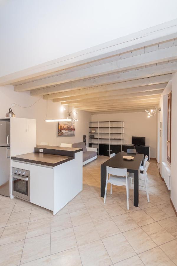 Trilocale Rua Sovera 85 - F&L Aparment Брешия Экстерьер фото